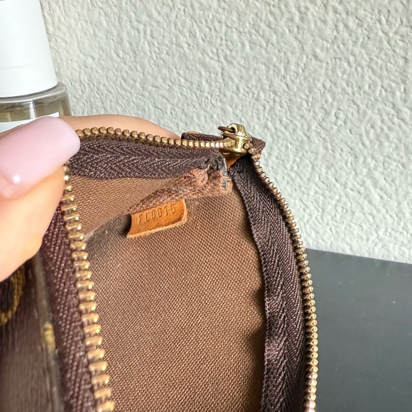 💛AUTHENTIC Louis Vuitton Mini Pochette💛 - Picture 13 of 13